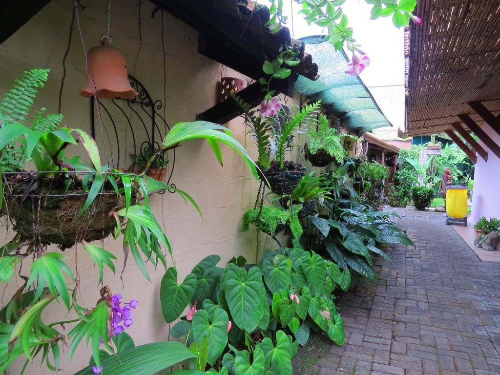 Hotel Vagabondo La Fortuna Luaran gambar
